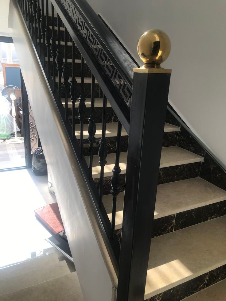 درابزين حديد مشغول